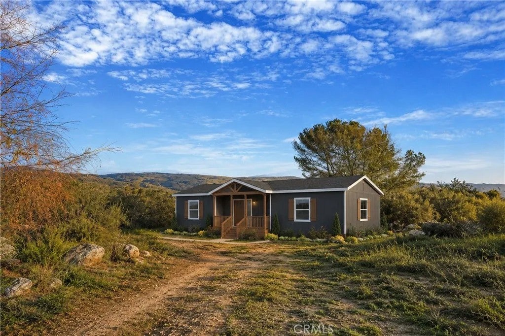 32805 Red Mountain