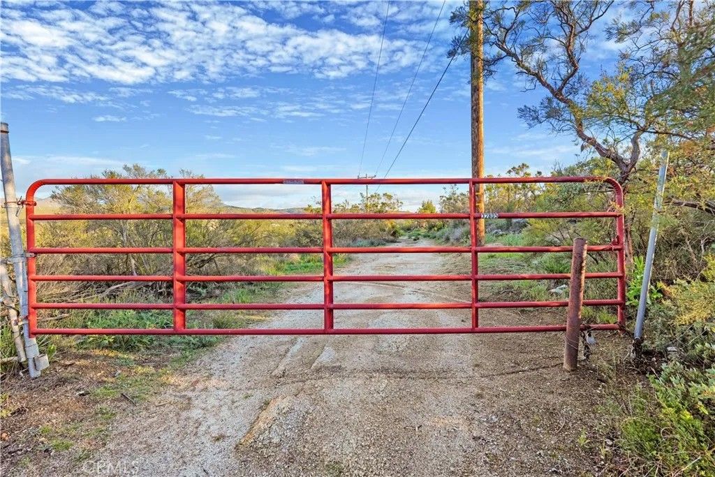 Photo of 32805 Red Mountain, Hemet, CA 92544 (MLS # SW26032117)