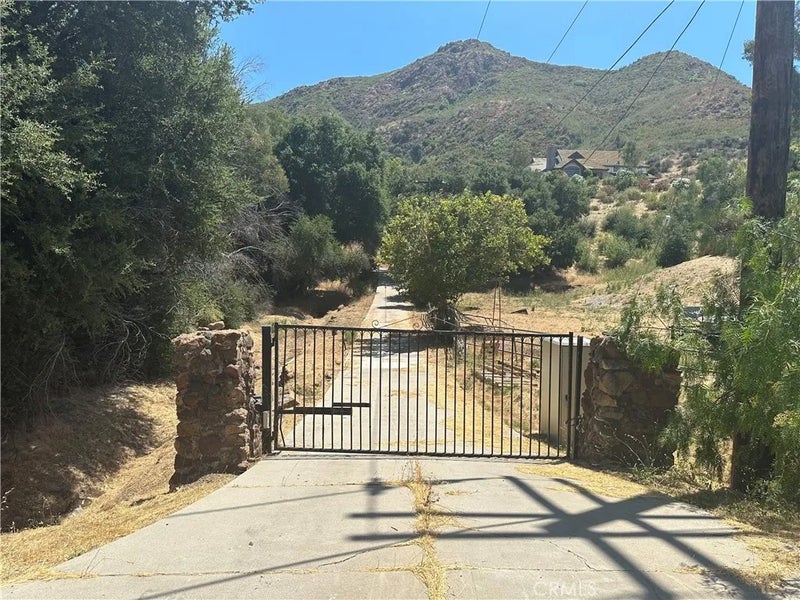 30100 Mulholland