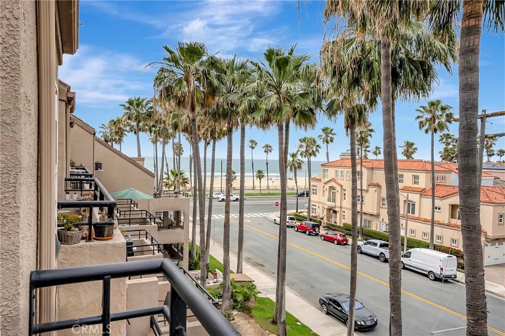 1200 Pacific Coast 426