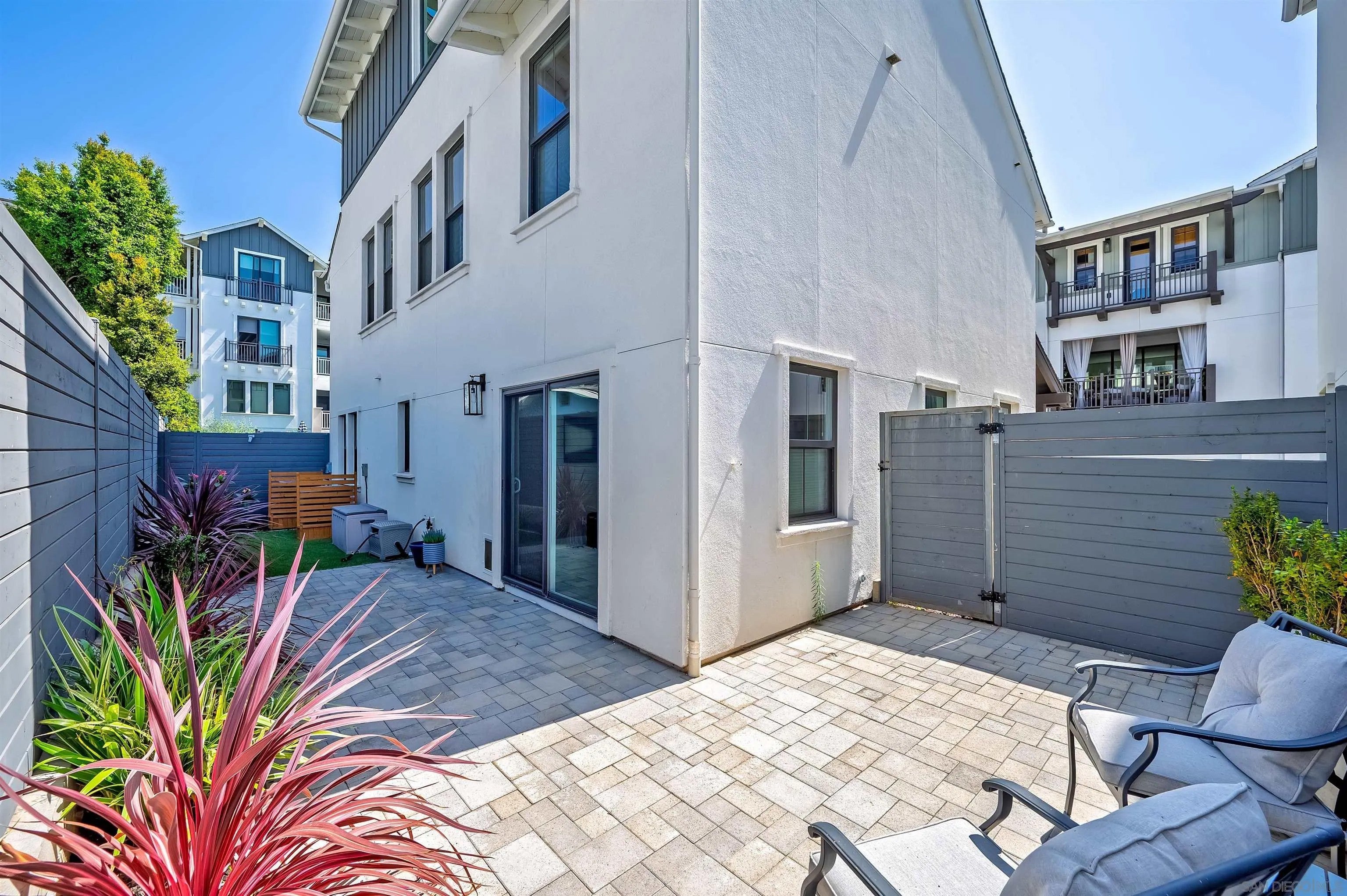 857 Home Ave