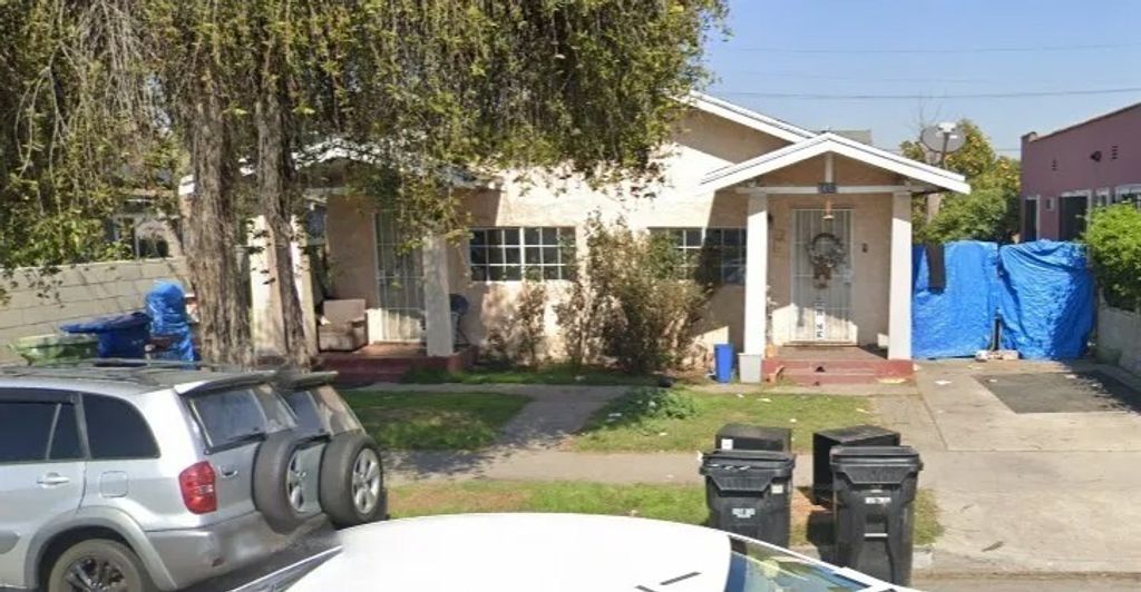 Photo of 1053 W Gage Ave, Los Angeles, CA 90044 (MLS # CV26023582)