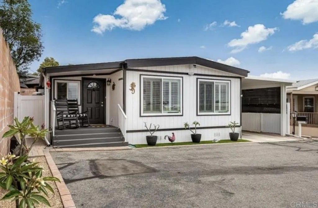 Photo of 157 Horizon Ln, Oceanside, CA 92056 (MLS # NDP2602302)