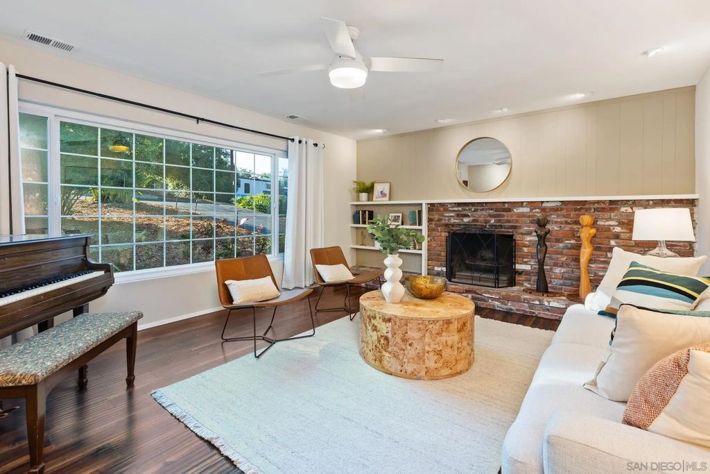 Photo of 1920 Bernardo Ave, Escondido, CA 92025 (MLS # 260011021)