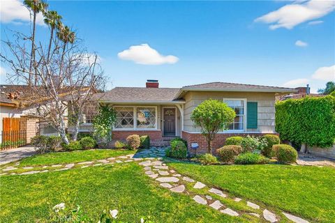 Photo of 5544 Colbath Ave, Sherman Oaks, CA 91401 (MLS # SR26060692)