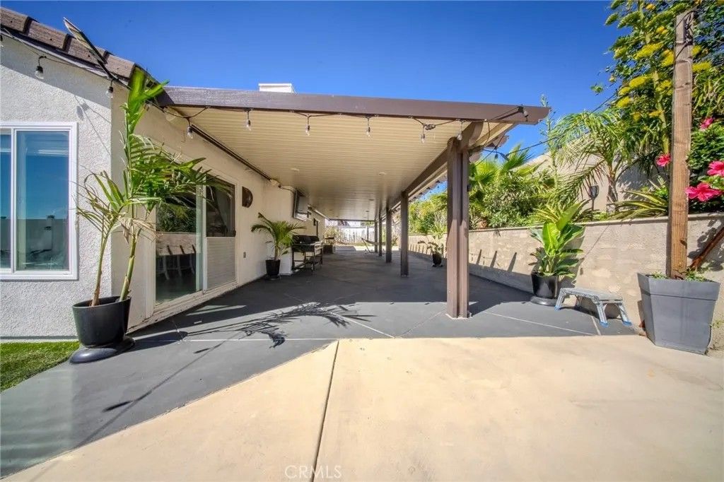 Photo of 2786 Plaza Serena Dr, Rialto, CA 92377 (MLS # CV26054462)