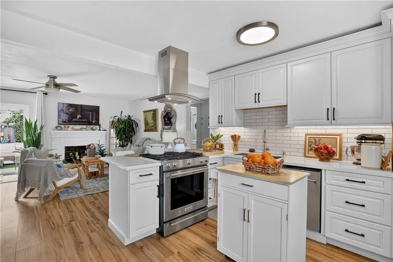 1590 Manhattan