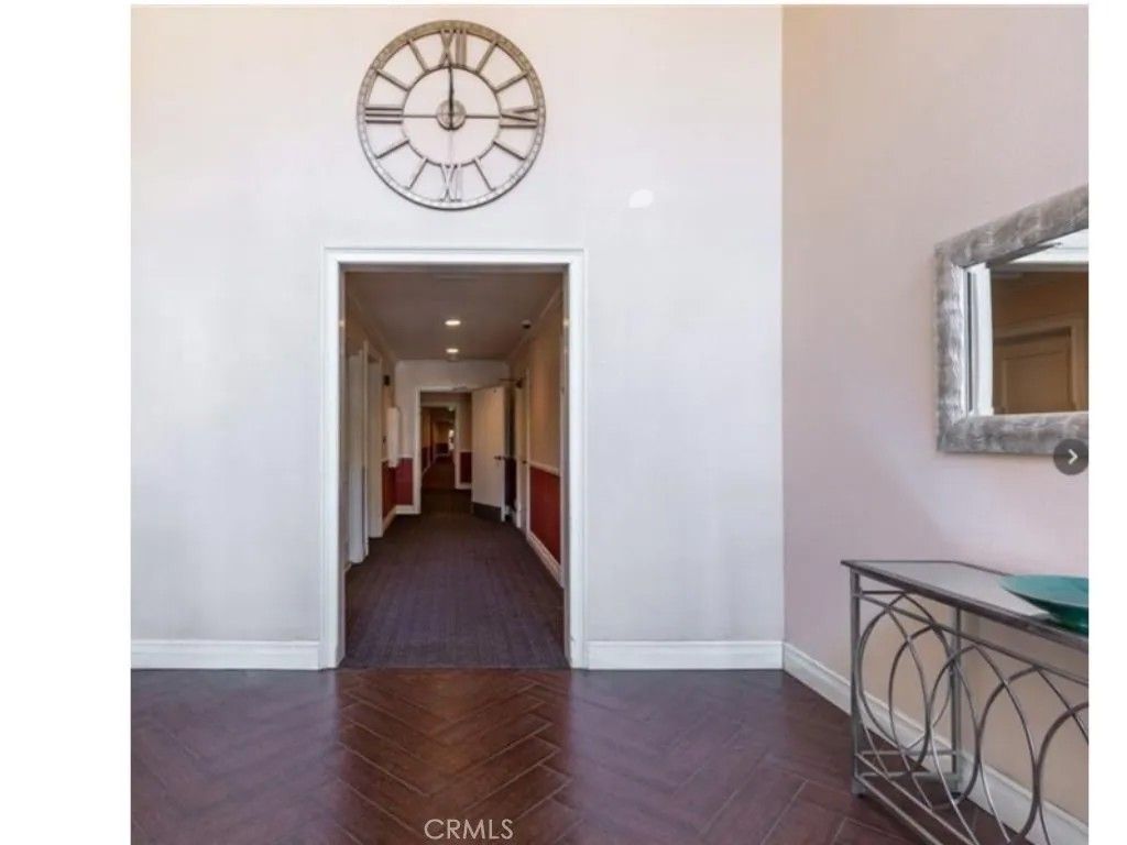 Photo of 15344 Weddington Street #306, Sherman Oaks, CA 91411 (MLS # SR26076981)