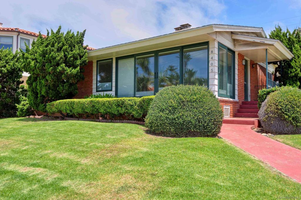 Photo of 8405 Paseo Del Ocaso, La Jolla, CA 92037 (MLS # 260017201)