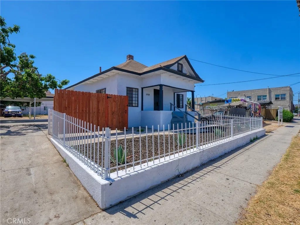 1028 E 10th