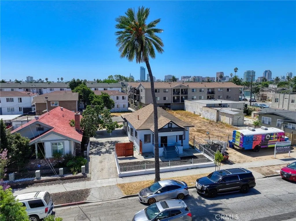 1028 E 10th