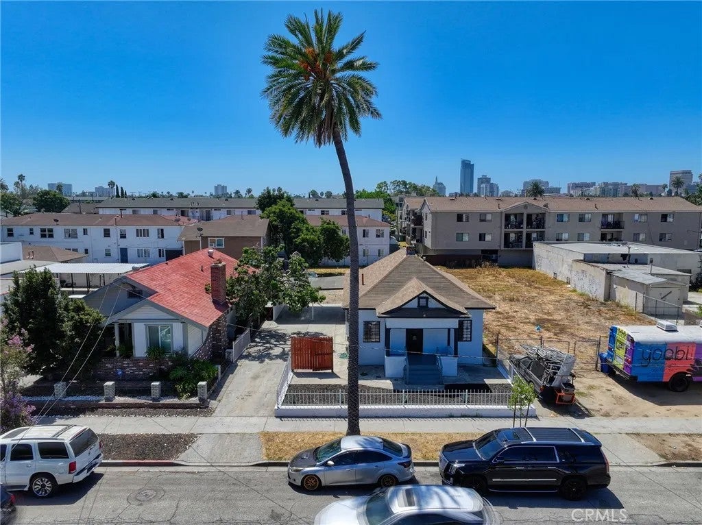 1028 E 10th