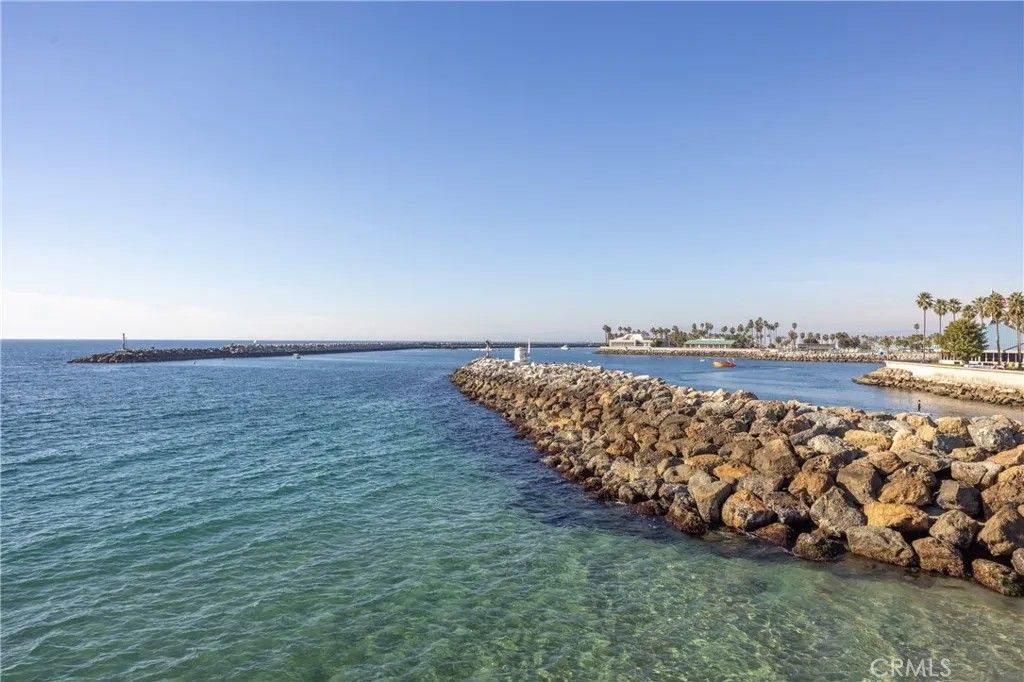 Photo of 107 S Helberta Avenue, Redondo Beach, CA 90277 (MLS # OC26014556)