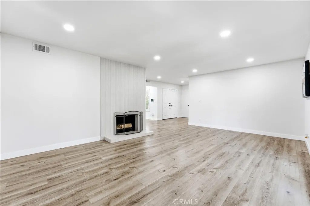 1467 N Kathleen