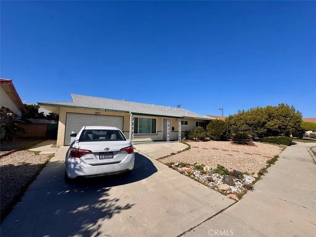 Photo of 471 Whitney Dr, Hemet, CA 92543 (MLS # PW26029449)