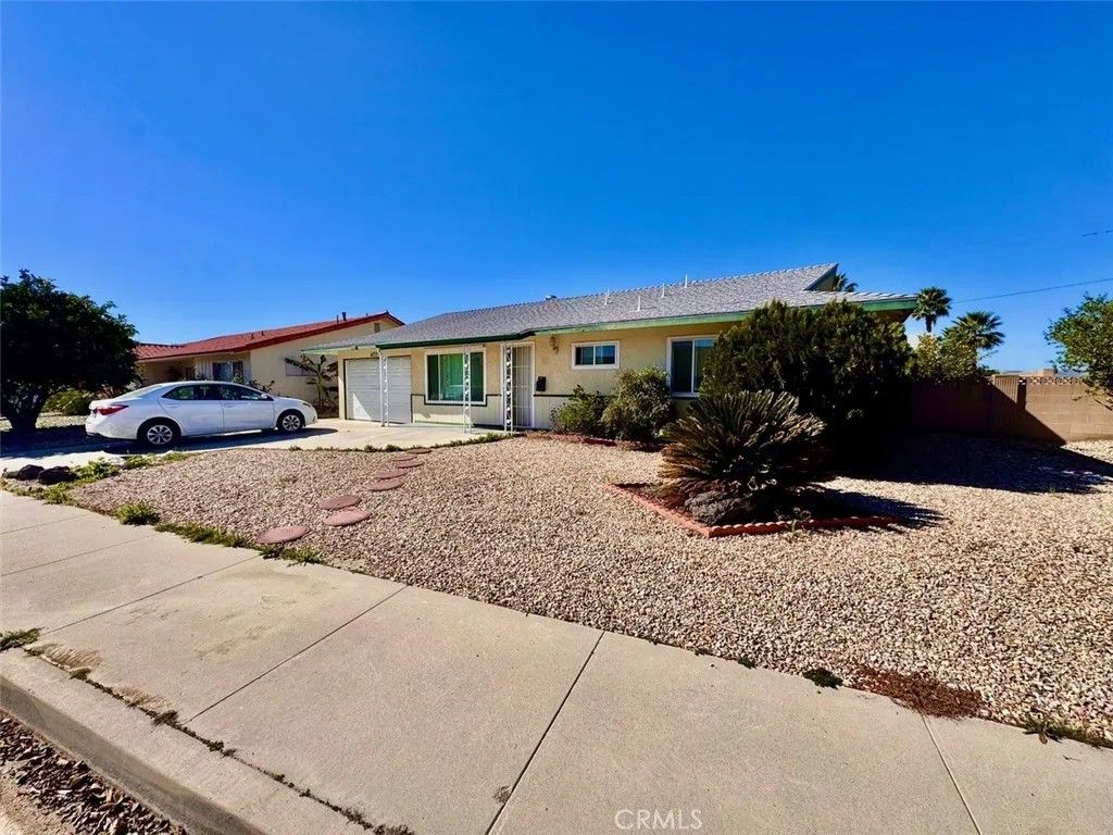 Photo of 471 Whitney Dr, Hemet, CA 92543 (MLS # PW26029449)