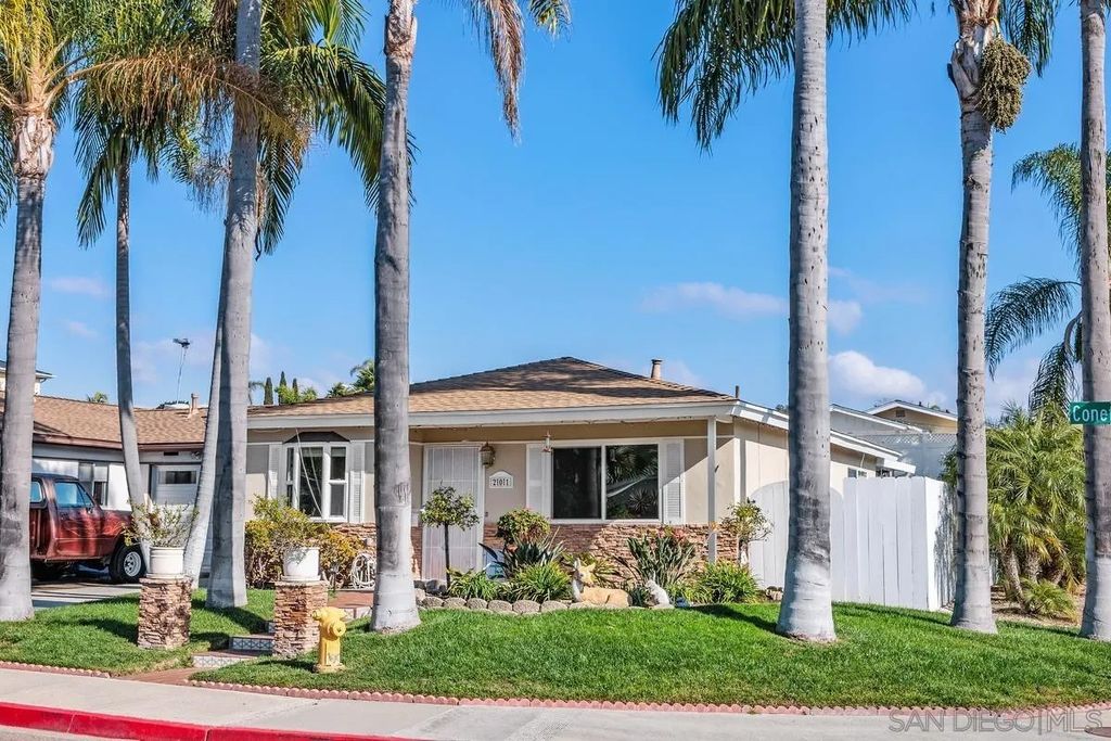 Photo of 201 Coneflower St, Encinitas, CA 92024 (MLS # 250045179)