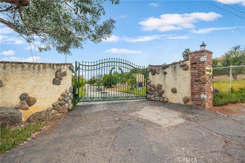 Photo of 30136 Rolling Hills, Valley Center, CA 92082 (MLS # OC26107381)