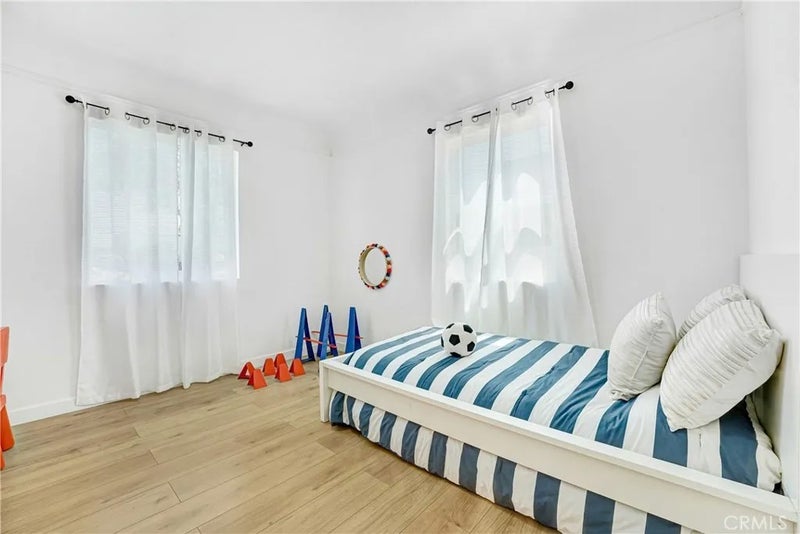 9151 La Salle