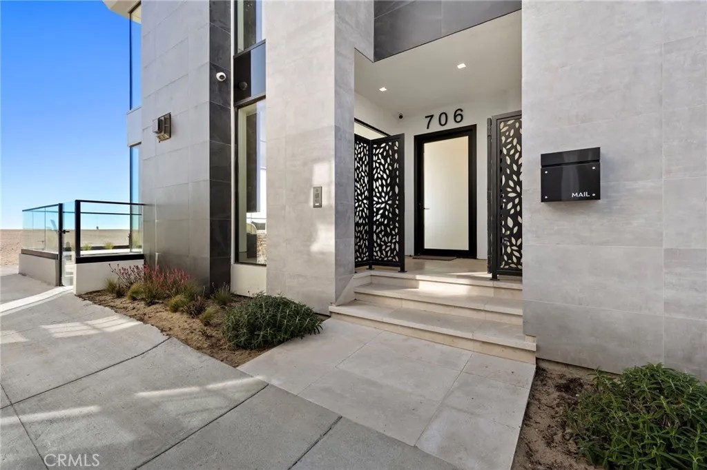 706 W Oceanfront