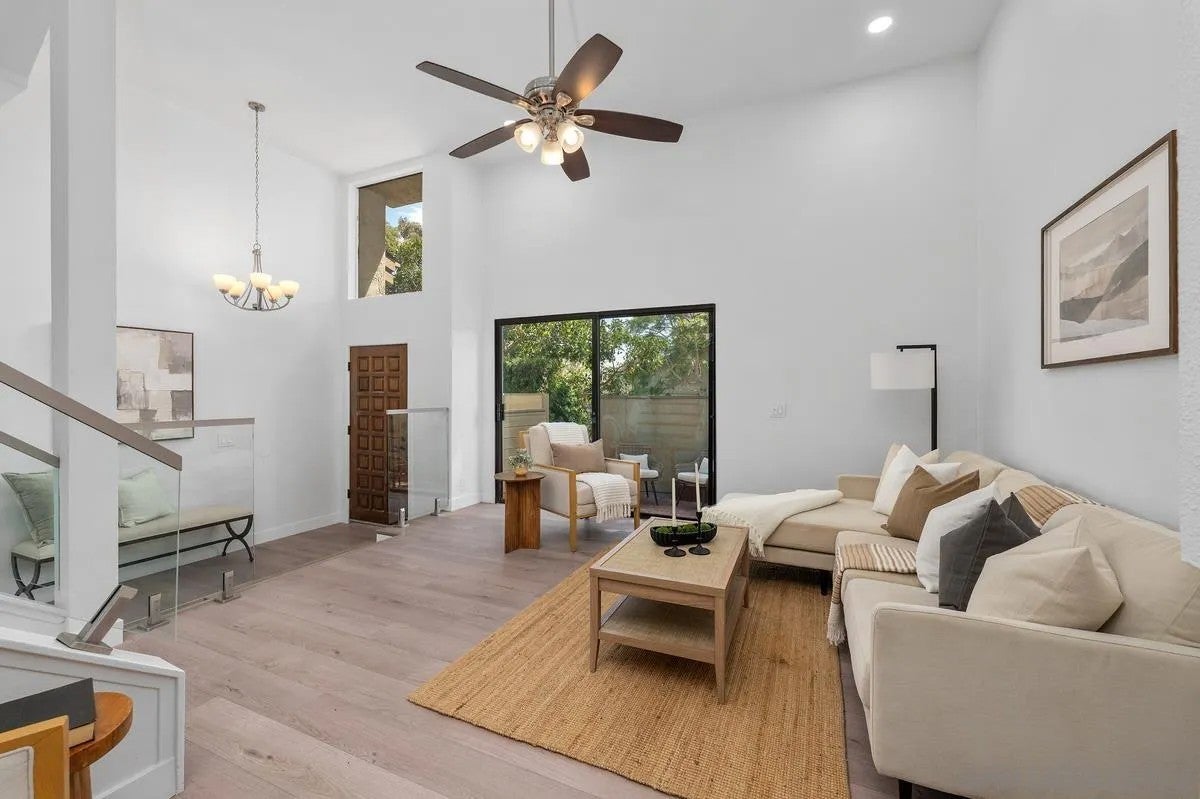 3324 Caminito Eastbluff 159
