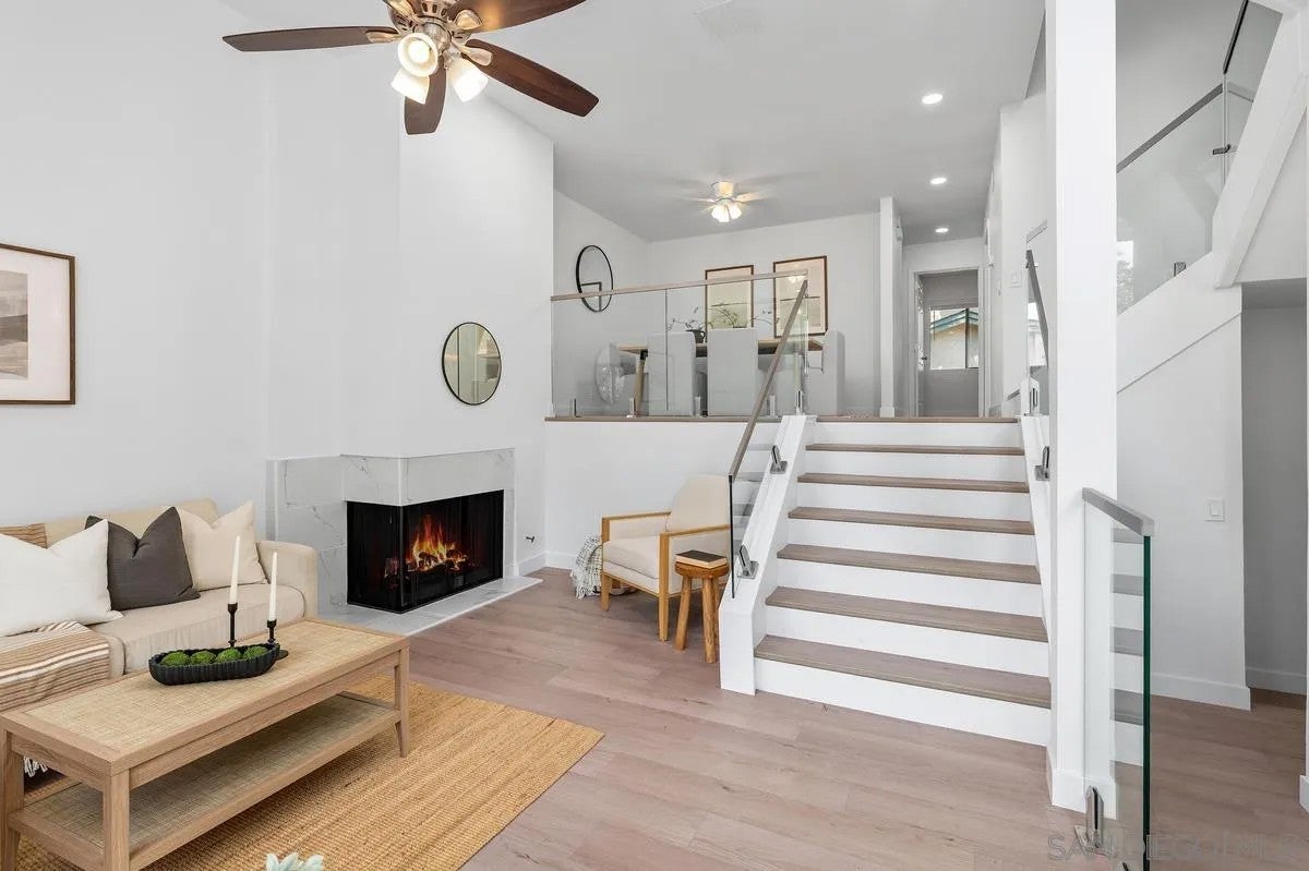 3324 Caminito Eastbluff 159