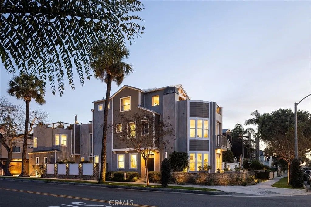 Photo of 428 7th St, Huntington Beach, CA 92648 (MLS # OC26053028)