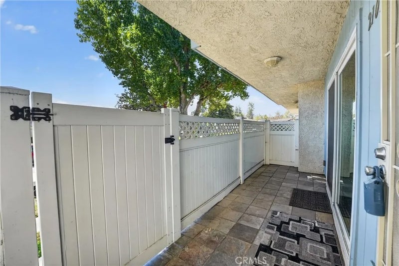 2105 N Derek 3