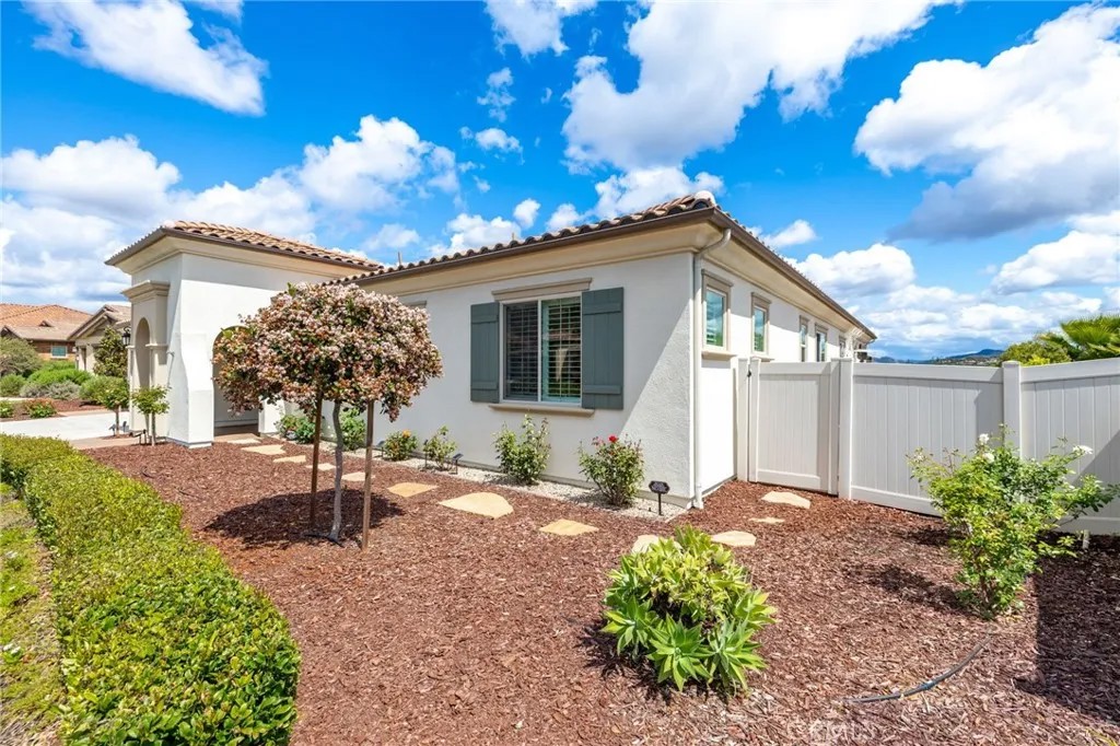 5762 Rancho Del Caballo