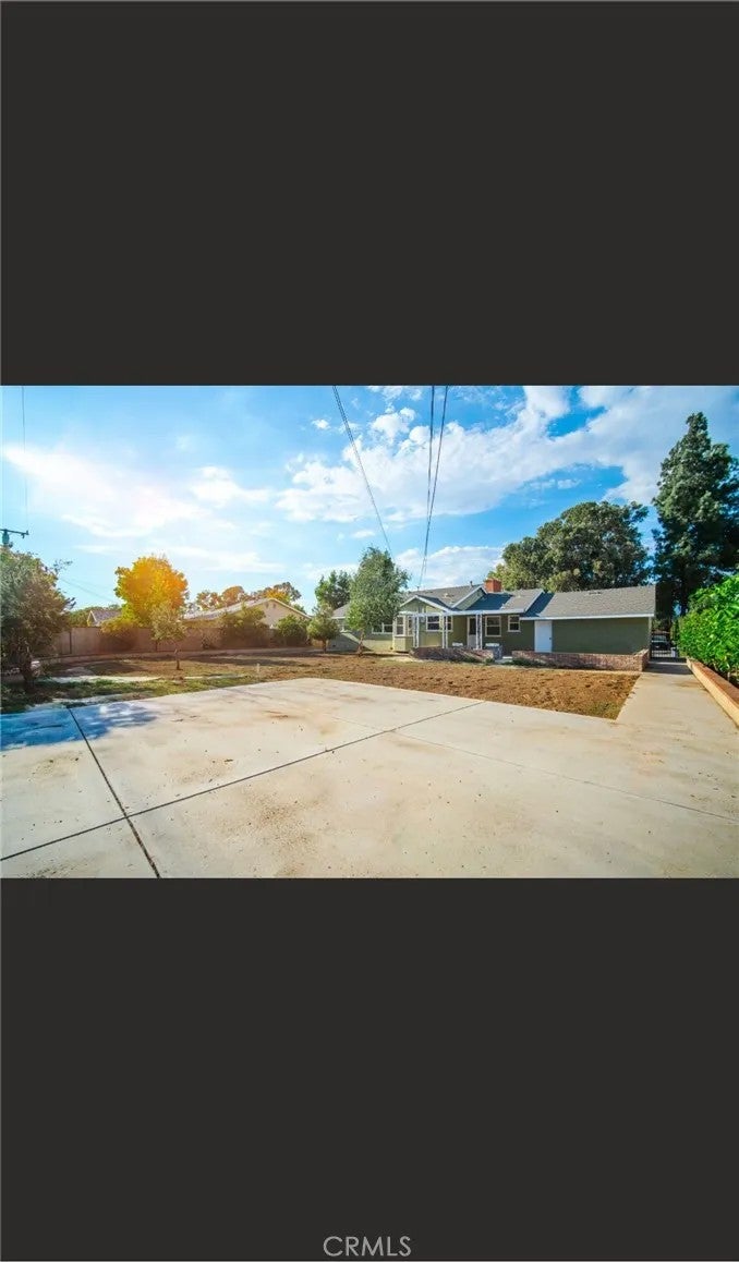 2128 E Larkwood