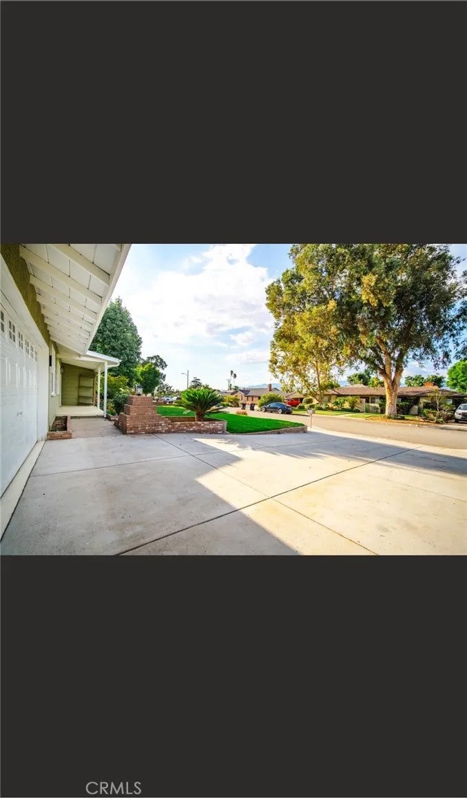 2128 E Larkwood