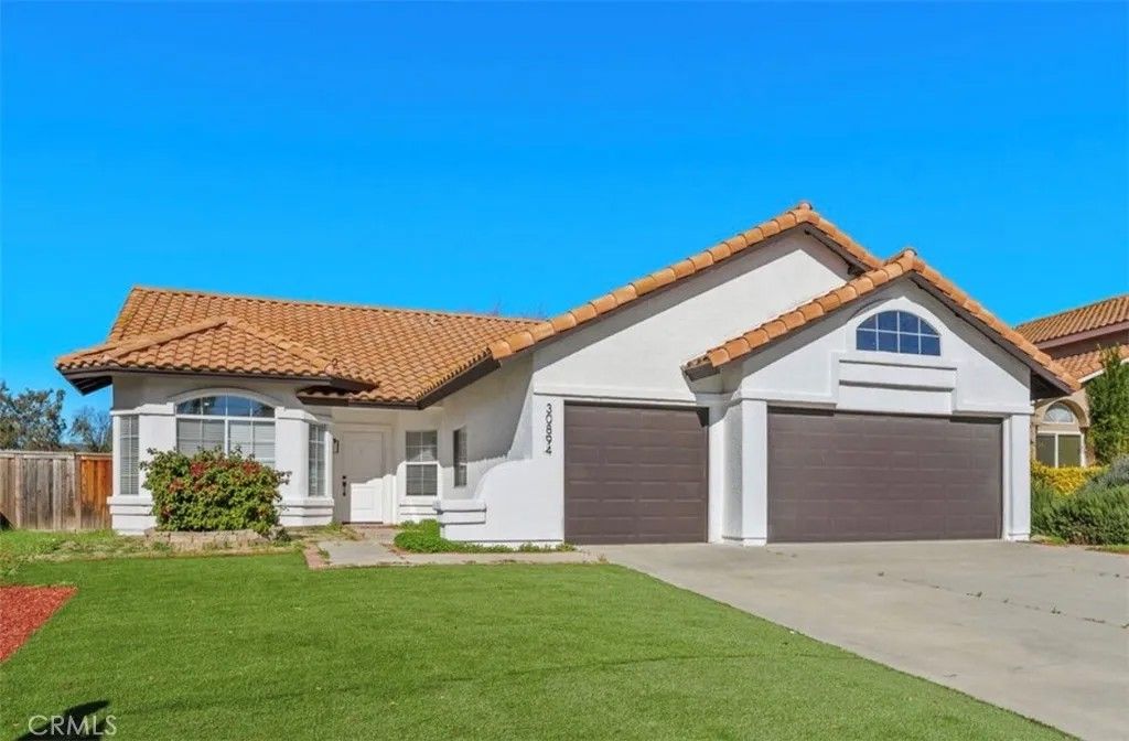 Photo of 30894 Wellington Cir, Temecula, CA 92591 (MLS # SW26006706)