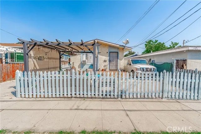 926 W Oliver Street