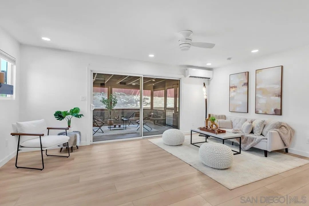 8372 Lake Artemus