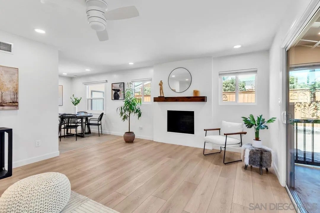8372 Lake Artemus