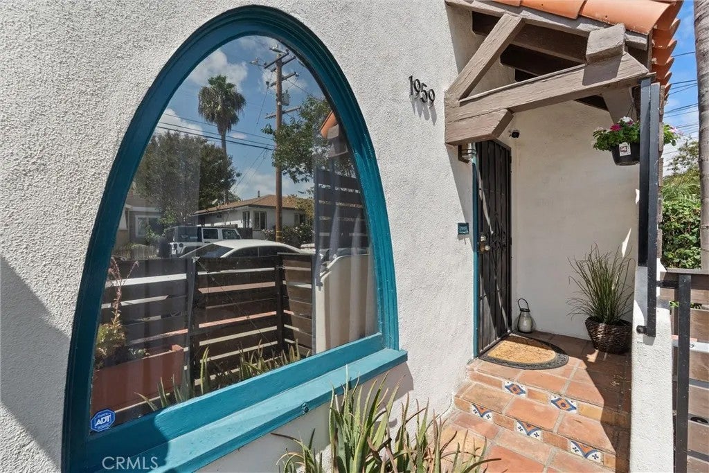1959 Henderson Avenue