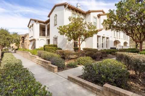 Photo of 12685 Savannah Creek Dr #261, San Diego, CA 92128 (MLS # 260003087)