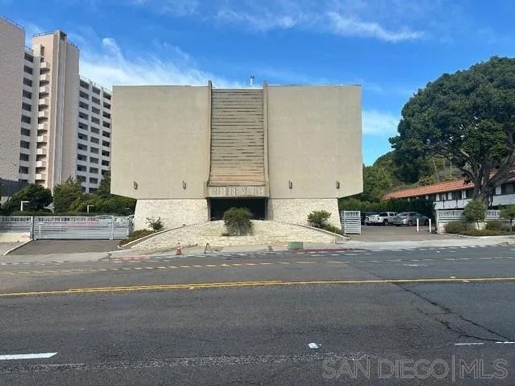 Photo of 2510 Torrey Pines Rd 312 Rd, La Jolla, CA 92037 (MLS # 250045111)