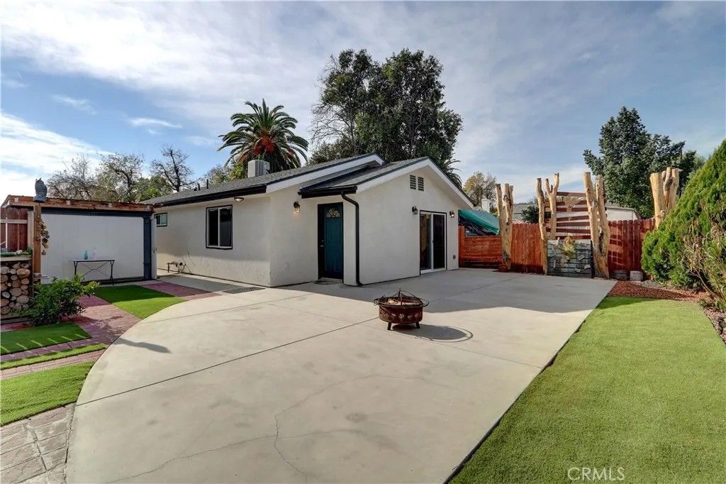 Photo of 7441 Beckford Avenue, Reseda, CA 91335 (MLS # SR26097775)