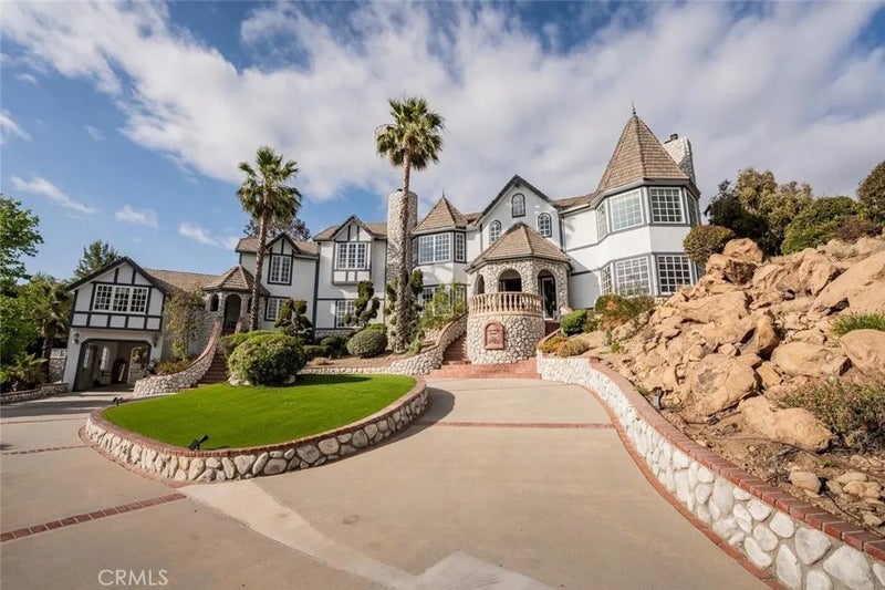 1 Mustang Lane
