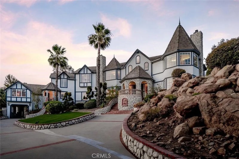 1 Mustang Lane