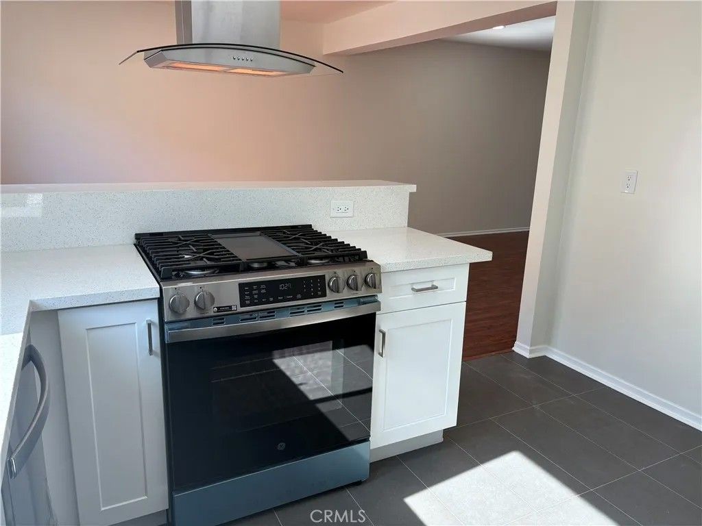 Photo of 18550 Hatteras Street #86, Tarzana, CA 91356 (MLS # SR26060706)