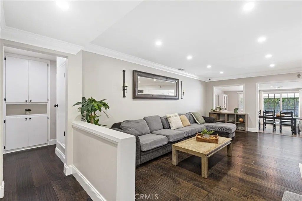 Photo of 19438 Calvert Street, Tarzana, CA 91335 (MLS # SR26045668)