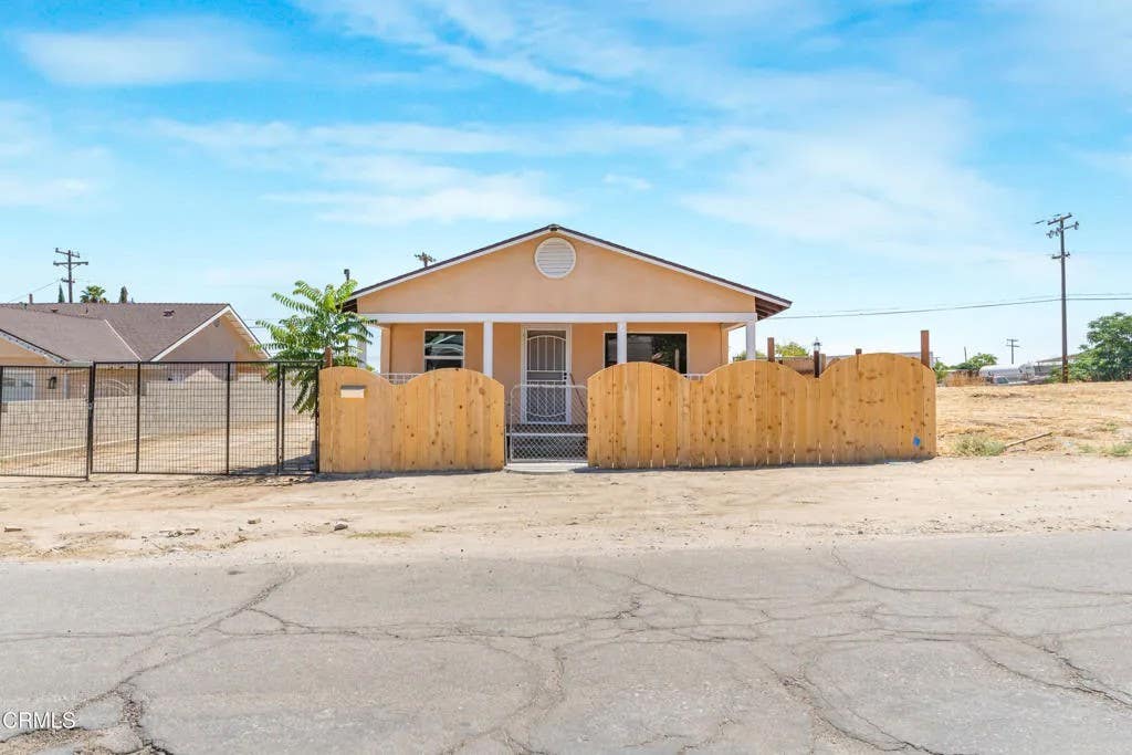 Photo of 304 General Petroleum Avenue, Taft, CA 93268 (MLS # V1-37818)