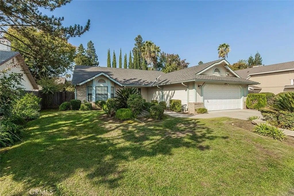 Photo of 6447 N Vagedes Ave, Fresno, CA 93711 (MLS # FR25252031)