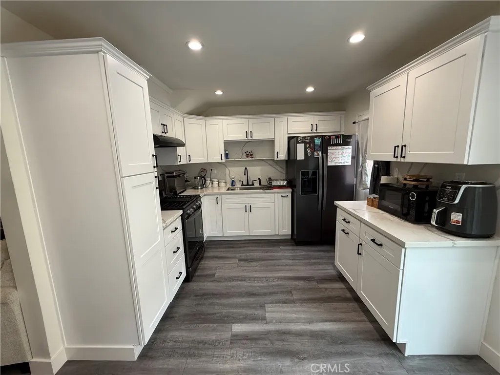 17111 Roscoe Boulevard 15
