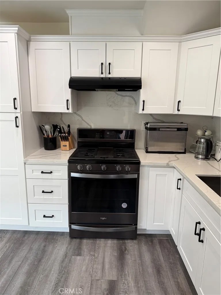17111 Roscoe Boulevard 15
