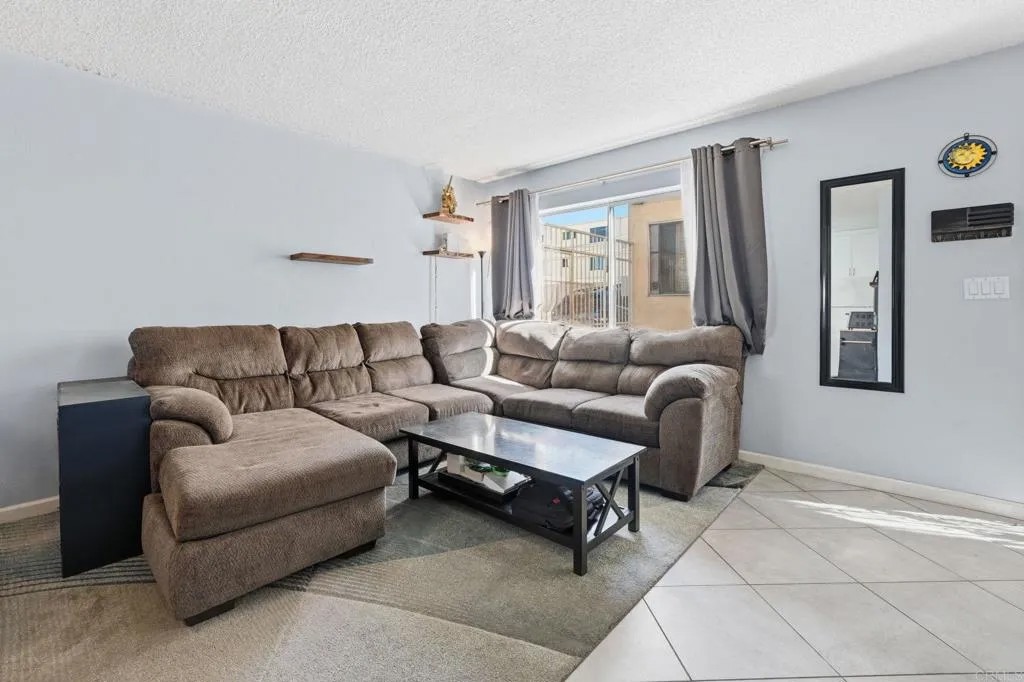 4530 Vandever Avenue 6