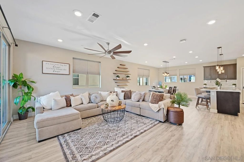 Photo of 1830 Ascella Dr #6, Chula Vista, CA 91915 (MLS # 260004691)