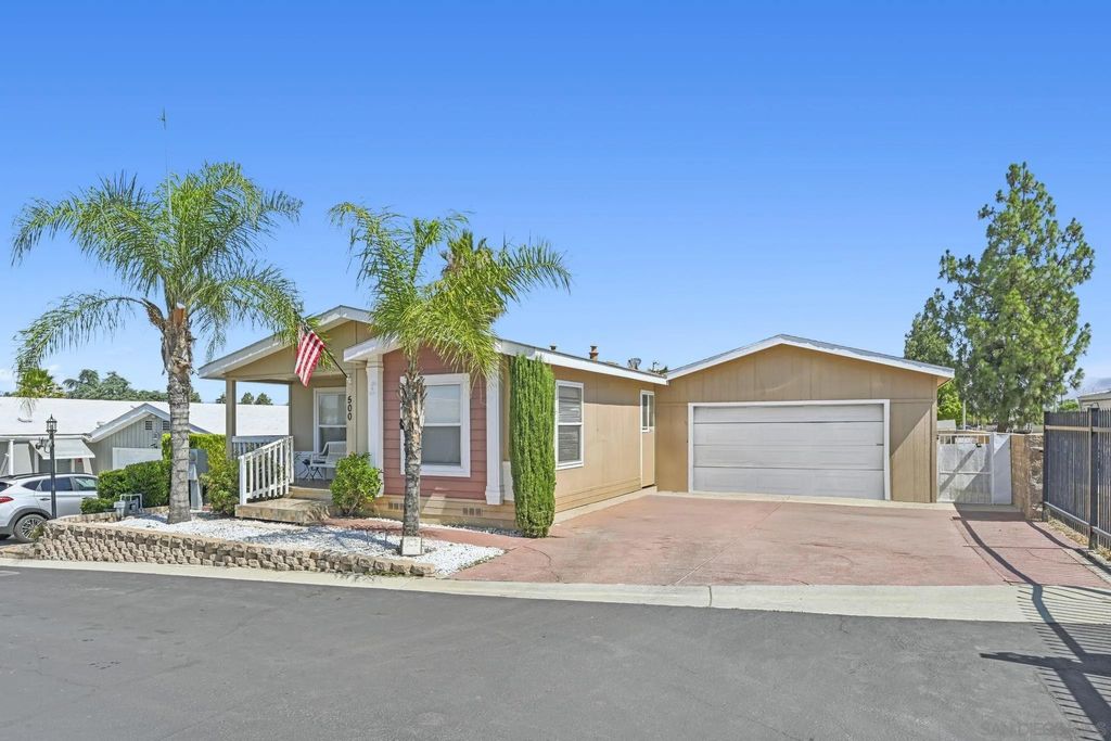 Photo of 500 Bahama Drive, Hemet, CA 92543 (MLS # 250043090)